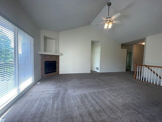 Building Photo - Townhome for Rent in Papillion
