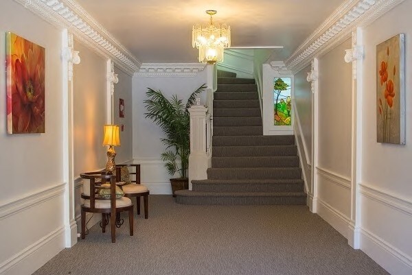 Interior Photo - 1336 Green St
