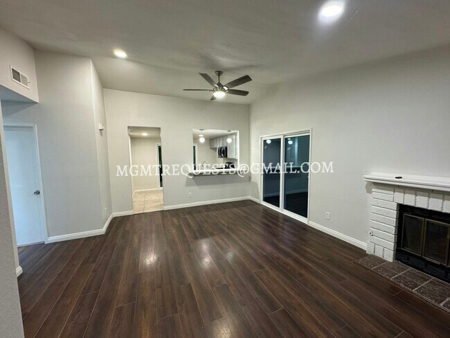 Building Photo - 193 Mistletoe Drive, Unit #1