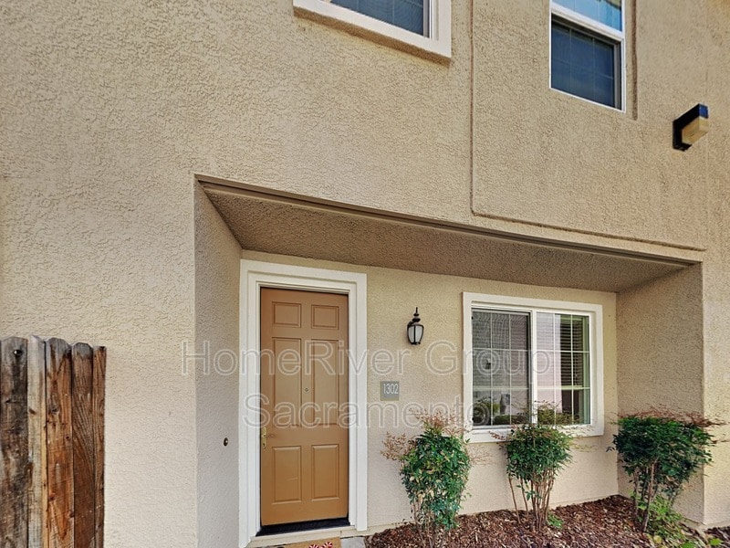 1302 Ferry Cir, Folsom, CA 95630 Condo for Rent in Folsom, CA