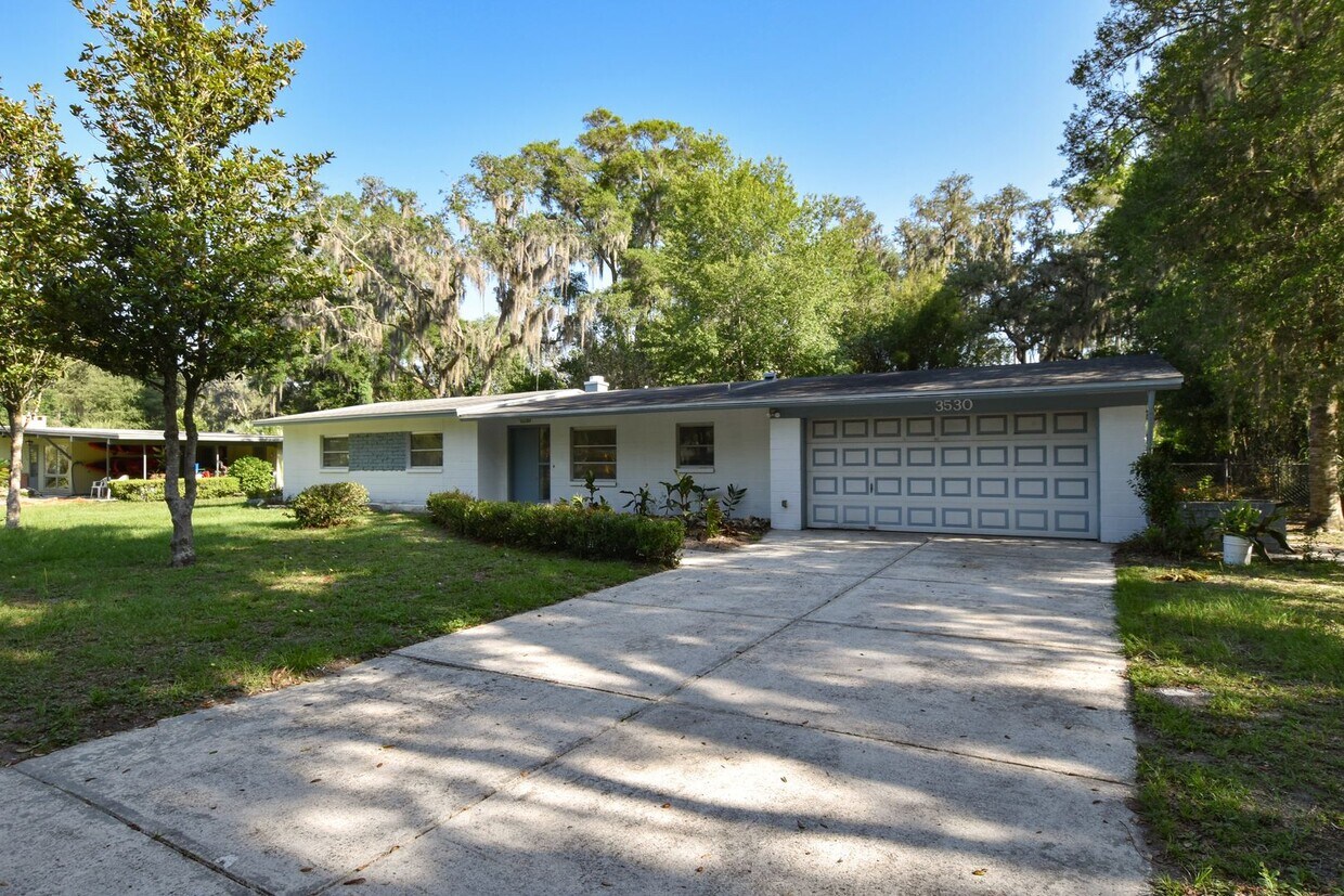 Primary Photo - 3530 NW 34th Pl
