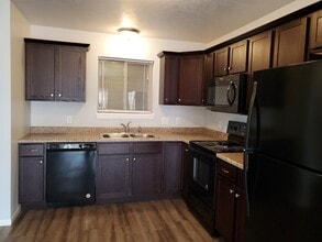 Building Photo - 412 N Sioux Blvd