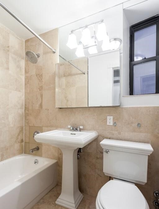 Foto del edificio - 422 E 9th St