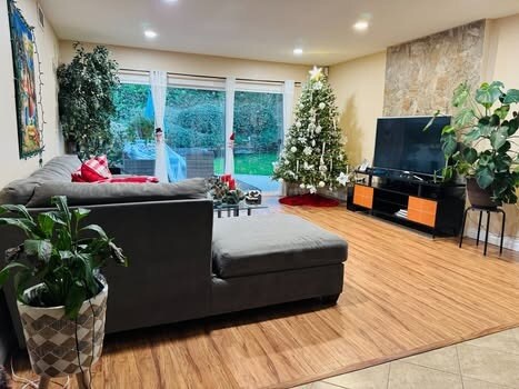 Foto del edificio - 24150 Willow Creek Rd