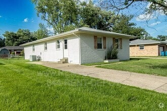 Building Photo - 2806 Ridgewood Dr