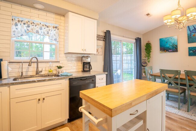 Foto del edificio - FURNISHED MONTHLY RENTAL-AVAILABLE STARTIN...