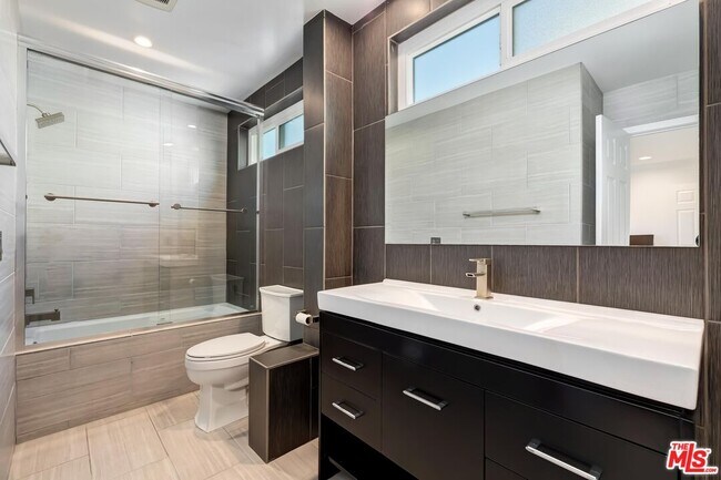 Foto del edificio - 11789 Montana Ave