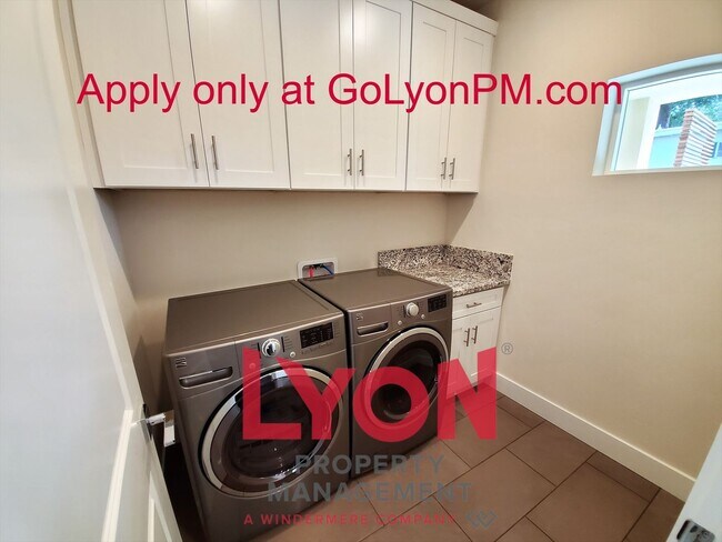 Foto del edificio - Contemporary 3 Bed/3 Bath Greenhaven Home ...