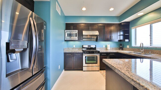 Foto del edificio - Beautiful 3 Bed/ 2.5 Baths Condo