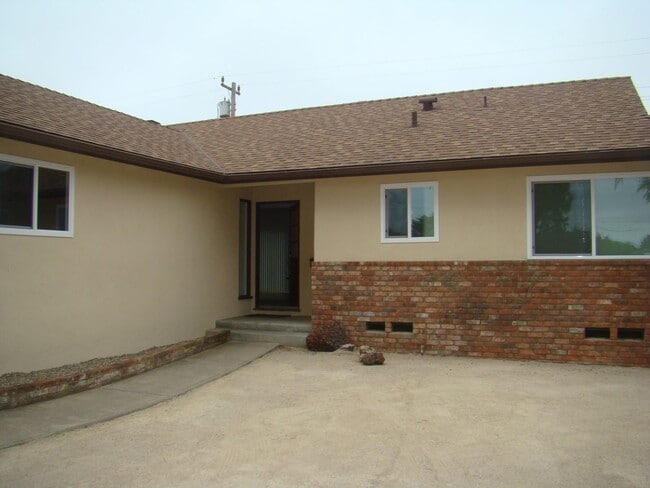 Building Photo - 3/2 Home on Lompoc's South Side