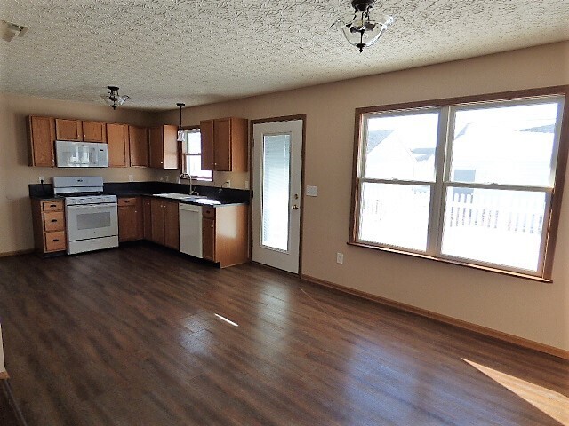 Building Photo - Village at Shannon Green Home