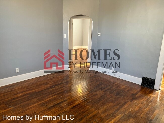 Building Photo - 2 br, 1 bath House - 900 E Walnut Street
