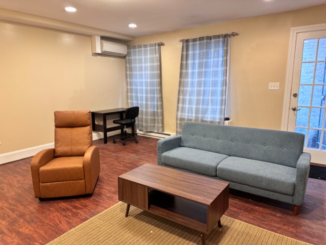 Building Photo - 333 C St SE