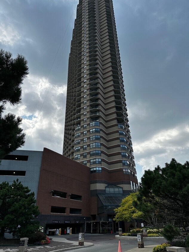 Primary Photo - 3660 N Lake Shore Dr
