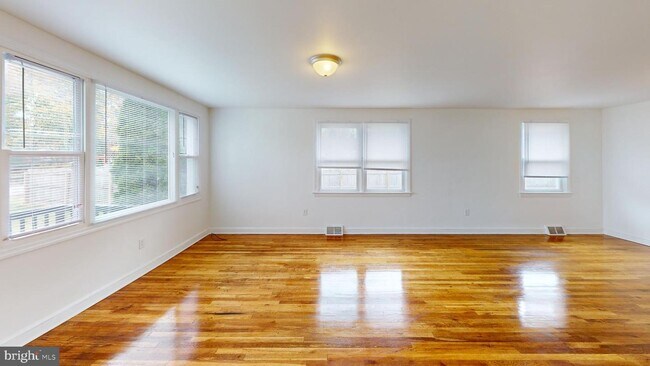 Foto del edificio - 740 S Franklin St