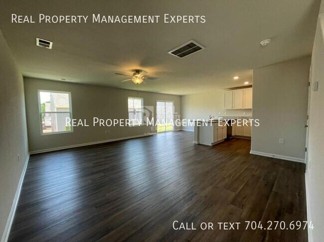 Foto del edificio - 8104 Derby Wood Ln