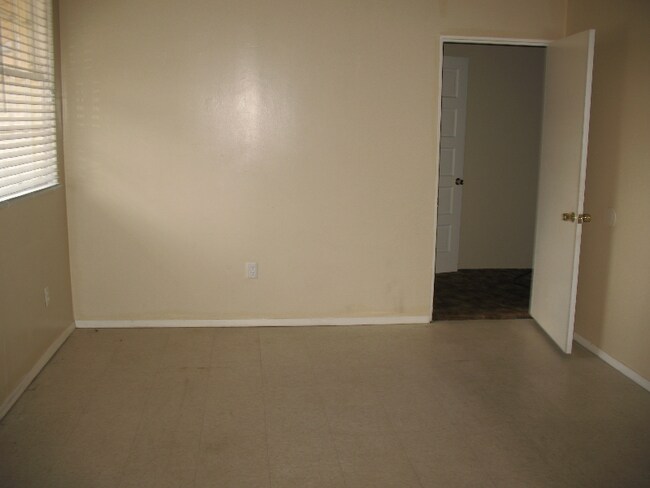 Foto del edificio - 1362 Pitkin Rd