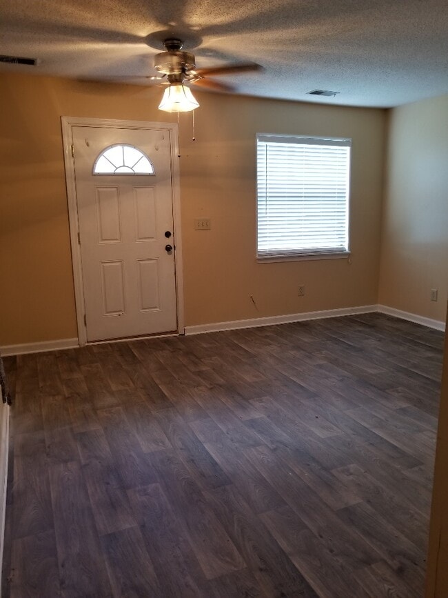 Building Photo - 2453 Hampstead Dr