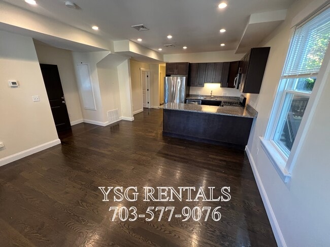 Building Photo - 194 Hillside St