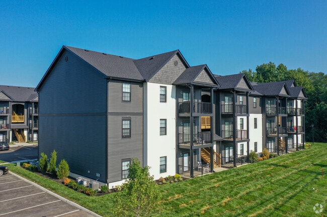 Building Photo - Adams Pointe