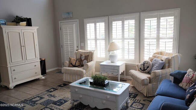 Building Photo - 4 Oleander Ln
