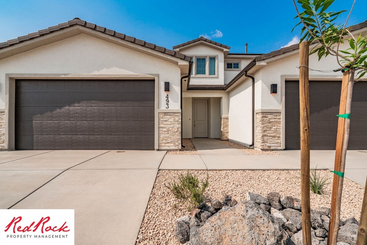Primary Photo - Welcoming 4 Bedroom Townhome in Hurricane ...