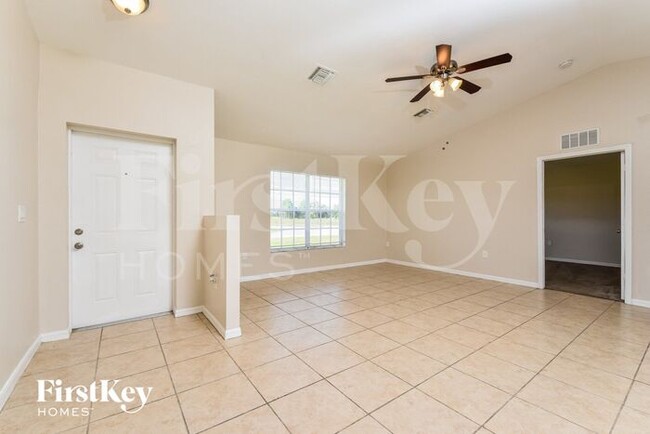 Building Photo - 3923 E Gator Cir