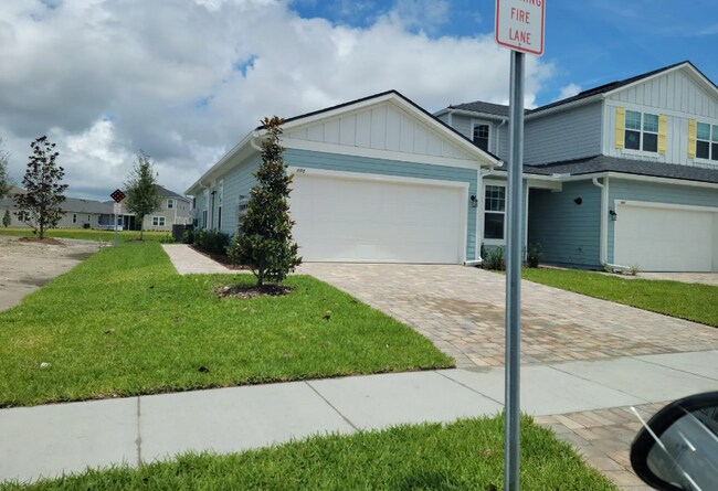 Building Photo - 808 Cherry Elm Dr