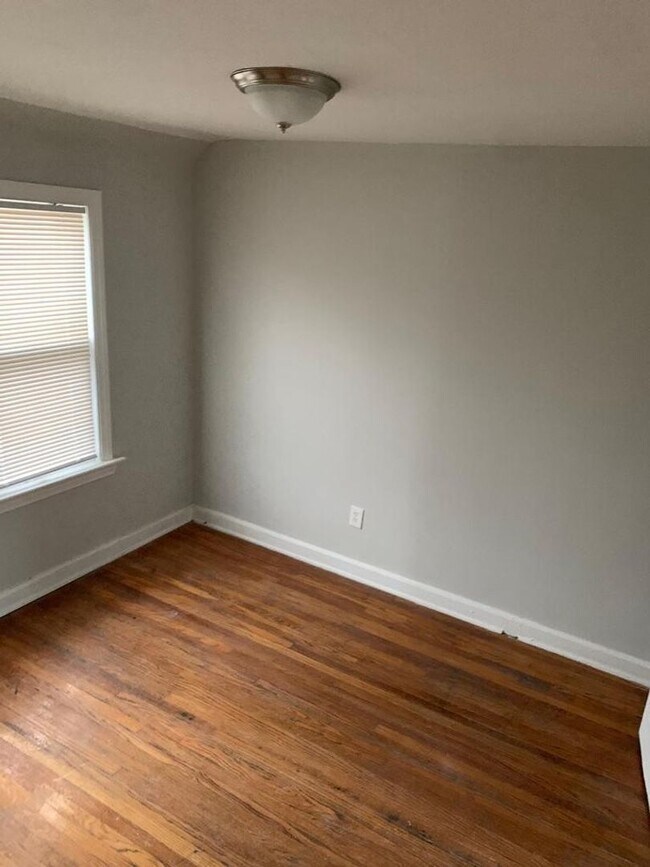 Foto del edificio - Newly renovated 2 bedrooms 1 bath duplex