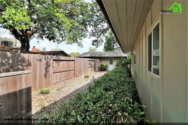 Foto del edificio - 1541 Victor Ave