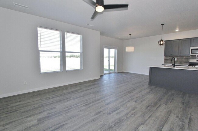 Building Photo - Immaculate Home Nestled in Baraya Sub