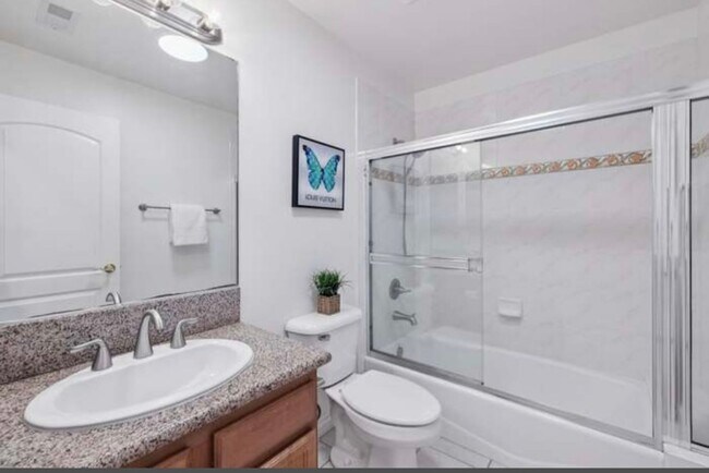 Building Photo - BEAUTIFUL 4 BED 3 BATH UNIT!!!!!