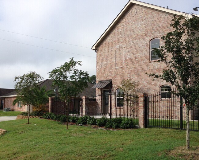 4446 Brown St, Lake Charles, LA 70607 Townhouse for Rent in Lake