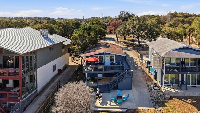Foto del edificio - 2681 Lakeview Dr