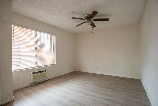 Foto del edificio - 3509-15 Herman Ave