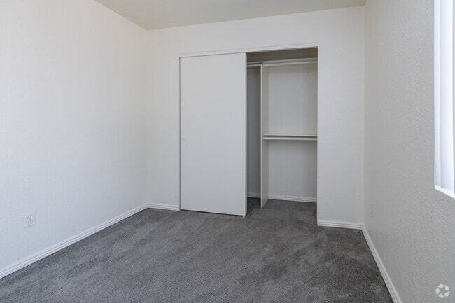 2BR, 2BA - 641SF - Bedroom - Mountain Vista