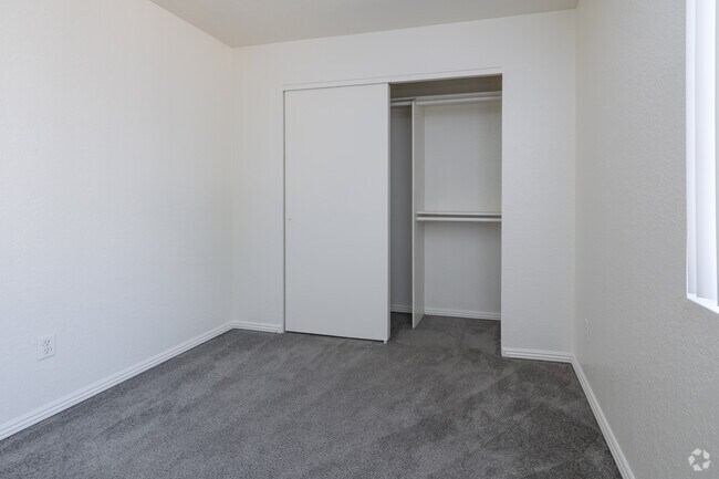 2BR, 2BA - 641SF - Bedroom - Mountain Vista