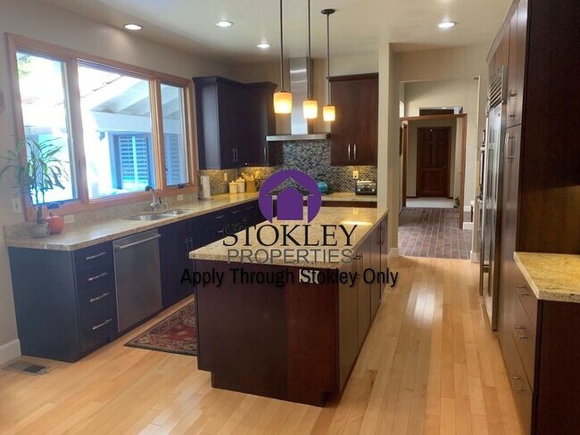 Building Photo - Stokley Properties Presents 2215 Deer Oak ...