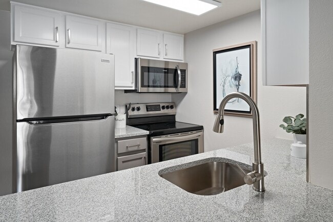 Building Photo - Solas Glendale