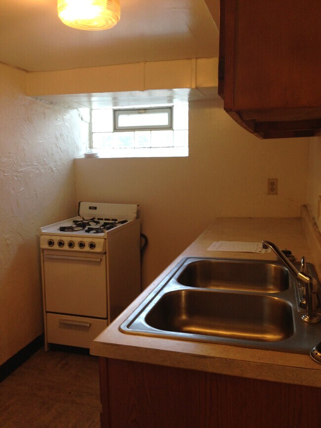 Building Photo - 465 Grace Ave