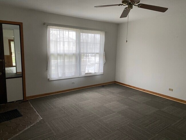 Foto del edificio - 115 Meadowbrook Ln