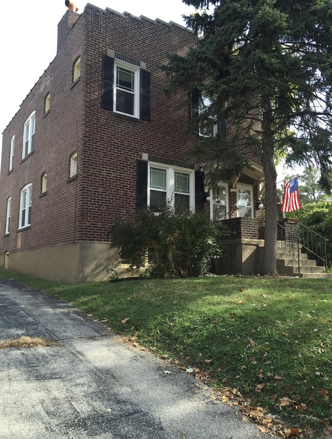 Building Photo - 1434 Woodland Dr