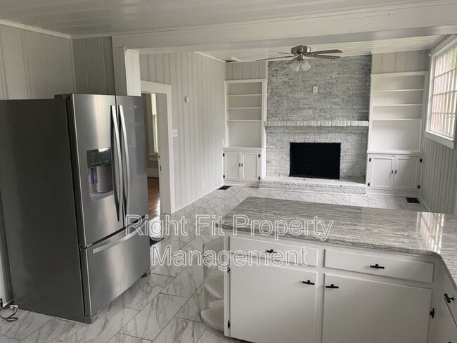 Building Photo - 2012 6th Ave