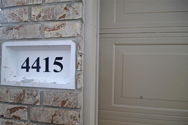 Foto del edificio - 4415 Iron Horse Dr