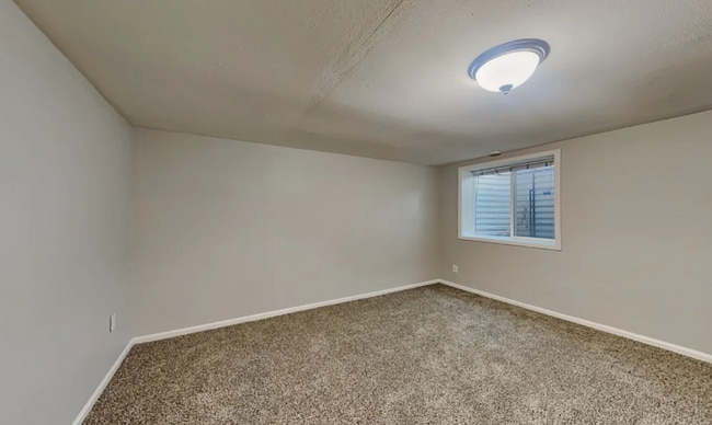 Building Photo - 388 Helena Cir