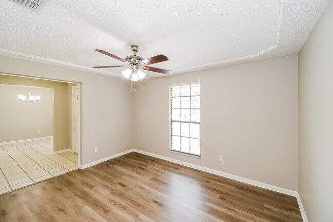 Foto del edificio - 460 Kevin Dr