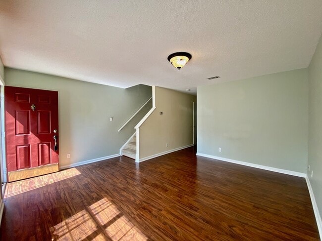 Foto del edificio - 2126 Alpine Rd