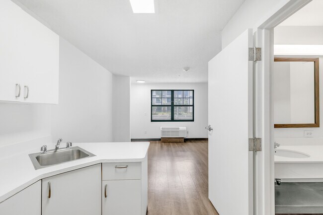 Building Photo - 1031 N Link