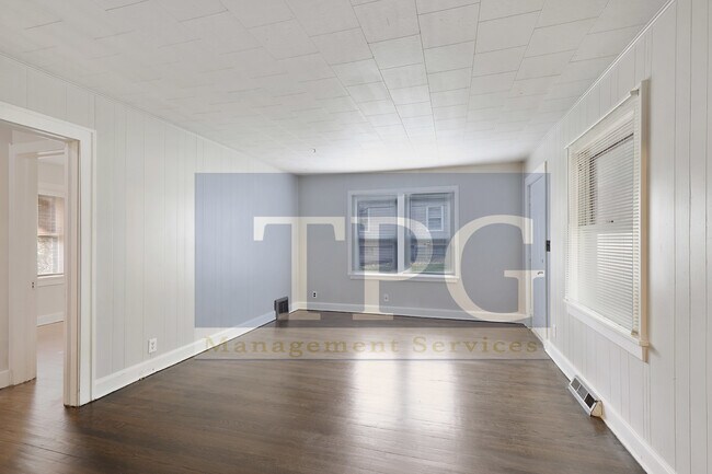 Foto del edificio - 13425 Parker Ave