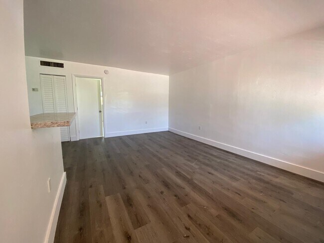 Foto del edificio - 13757 NE 3rd Ct